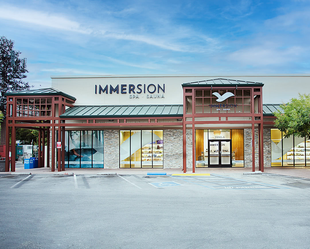 Front of immersion spa